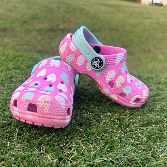 Crocs Kids, Hearts Pink & Teals, Size 7 - Picture 1 of 6